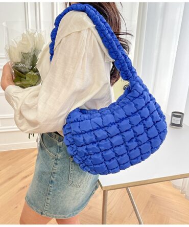 Ashrykins Quilted Puffer Shoulder Bag In Blue