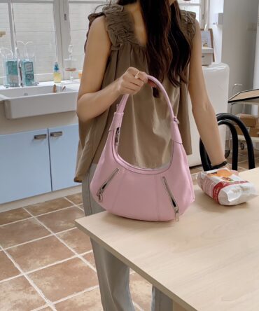Askrykins City Hobo Round Shoulder Bag in Pink