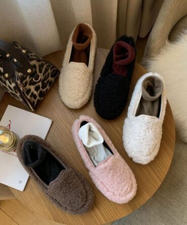 Ashrykins Fuzzy Loafers in Pink