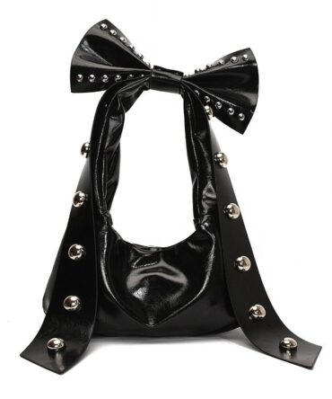 Swircle stud bag in Black