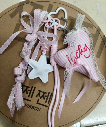 Lucky Puff Ribbon Charm